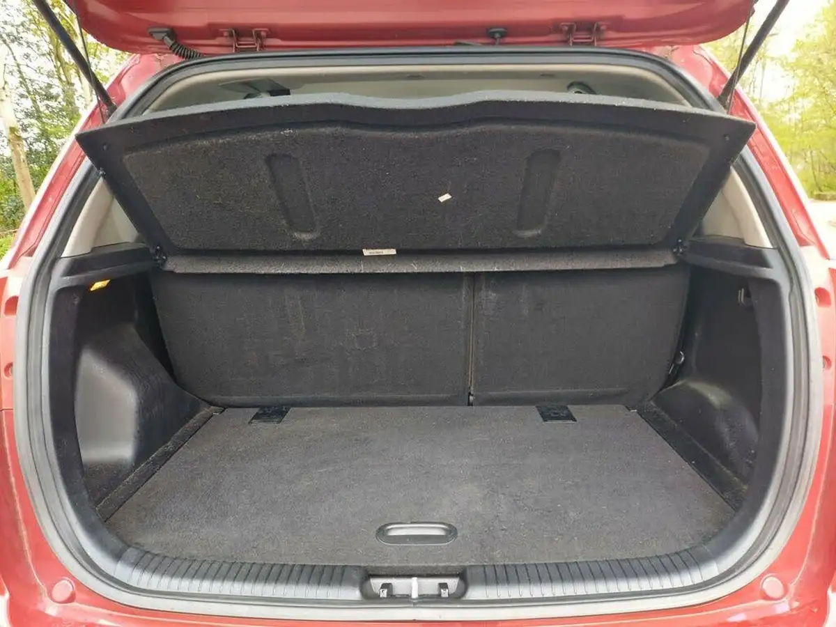 2016-kia-venga-16crdi-3-big-22