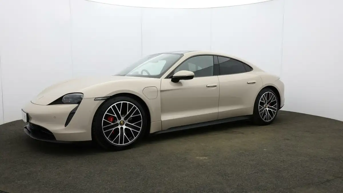 2021-porsche-taycan-e-4s-571ps-performance-battery-plus-big-32