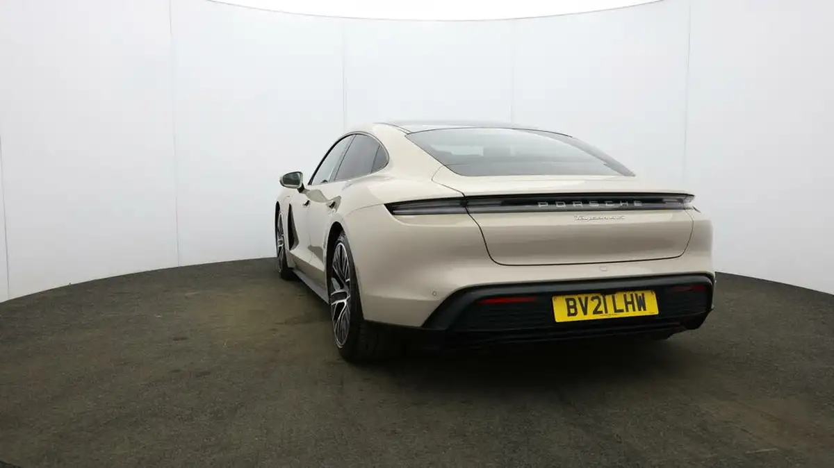 2021-porsche-taycan-e-4s-571ps-performance-battery-plus-big-28