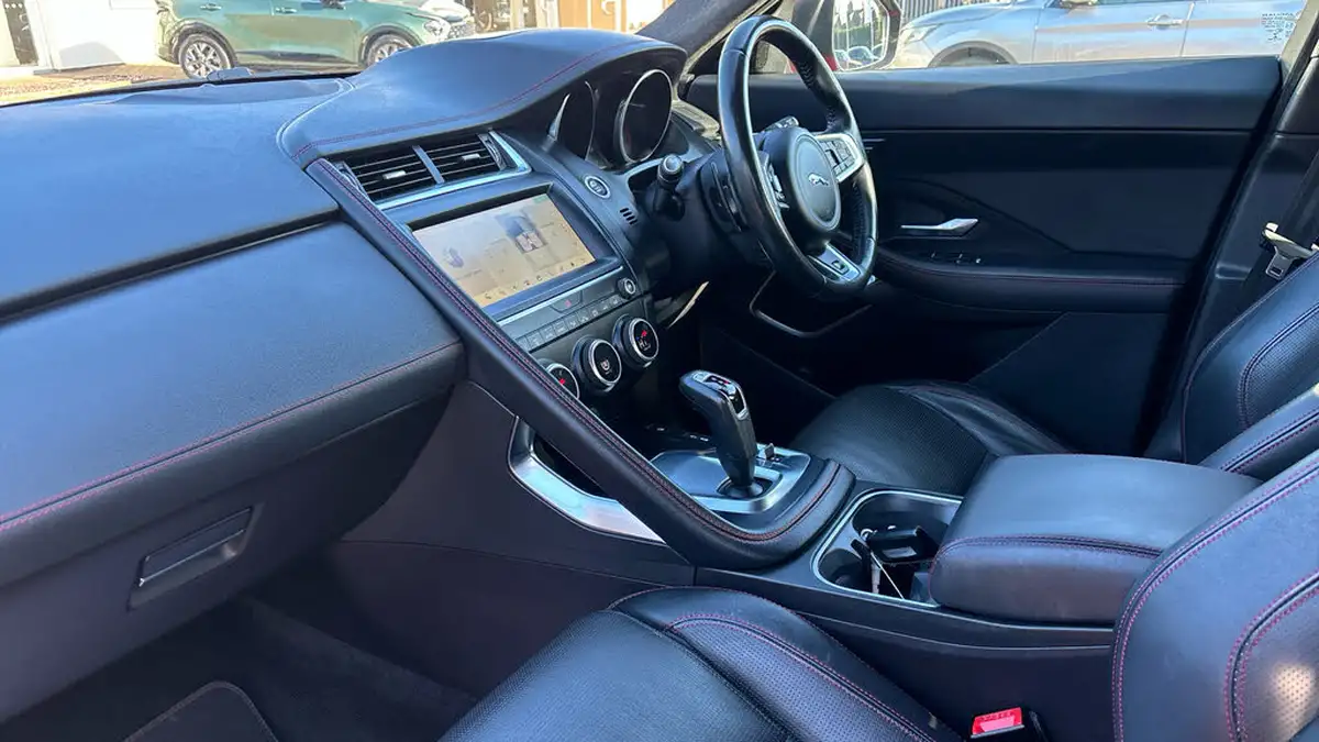 2018-jaguar-e-pace-20-i4-se-300ps-ss-big-9