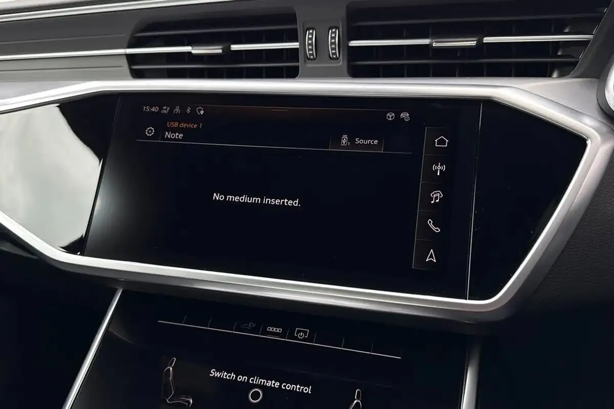 2024-audi-a6-saloon-20-50-tfsi-e-s-line-big-36