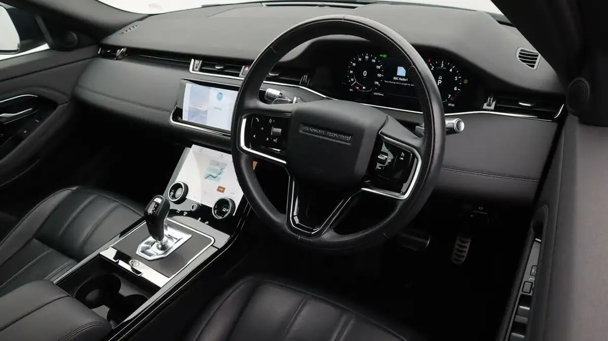 2021-land-rover-range-rover-evoque-15-p300e-r-dynamic-se-big-9