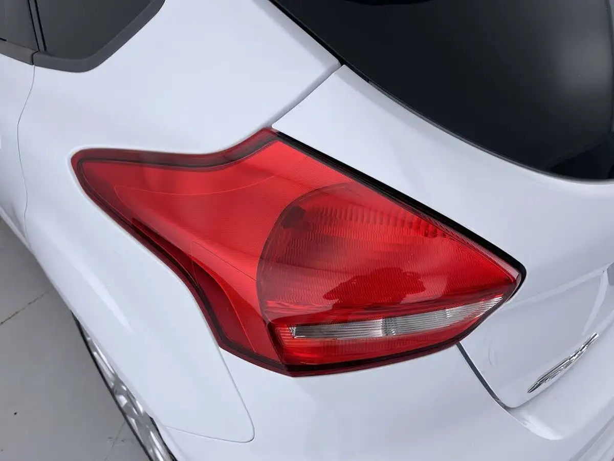 2018-ford-focus-10t-st-line-140ps-hatchback-big-19