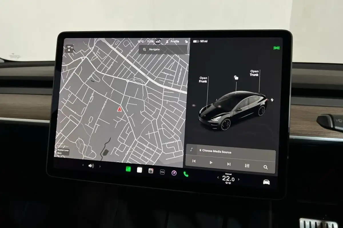 2021-tesla-model-3-e-performance-4x4-big-13