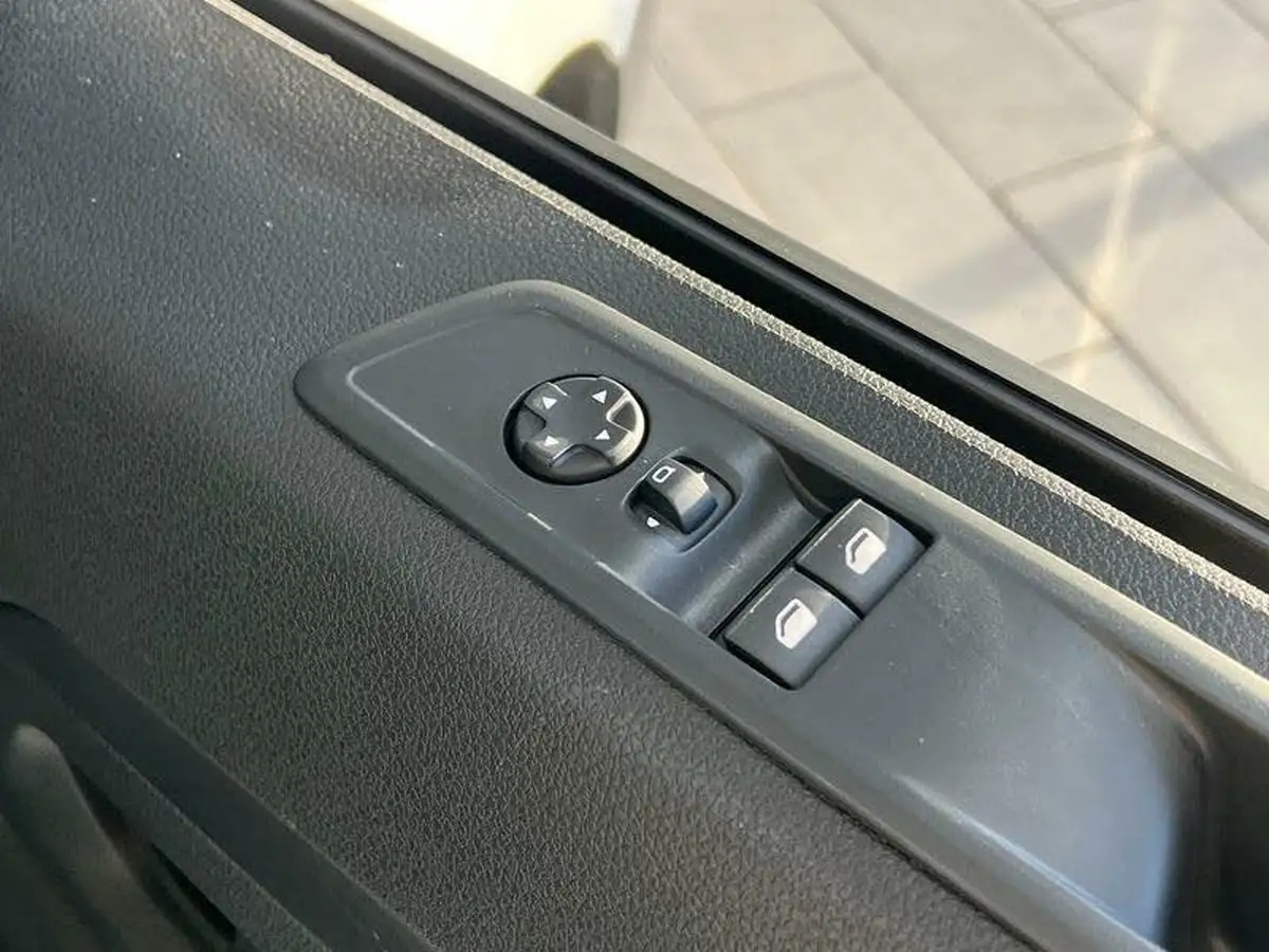 2024-peugeot-expert-e-professional-premium-standard-50kwh-big-15