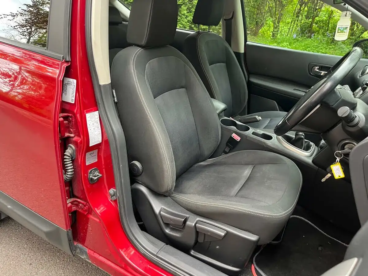 2011-nissan-qashqai-15td-acenta-big-1