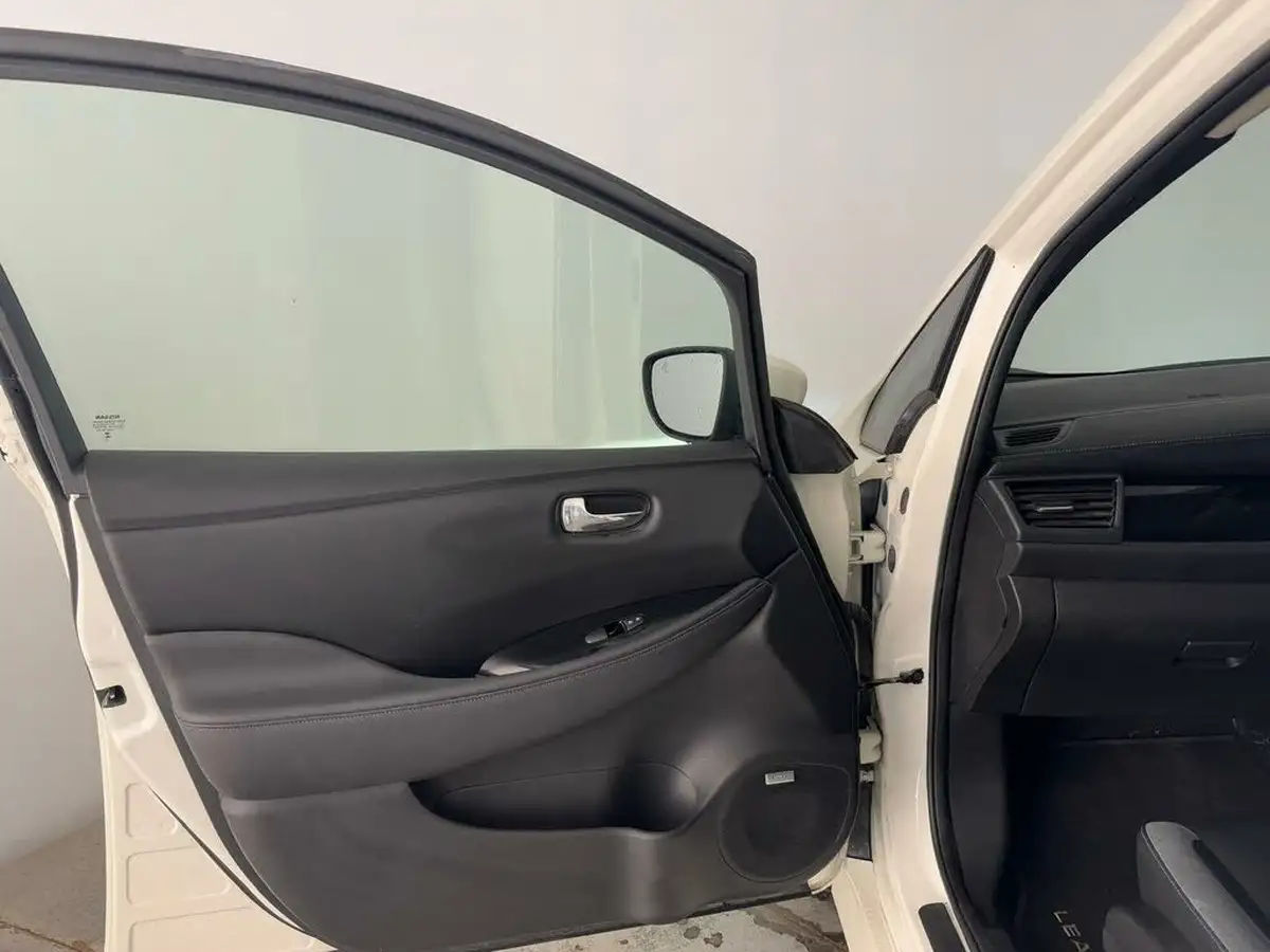 2023-nissan-leaf-e-tekna-39kwh-big-8
