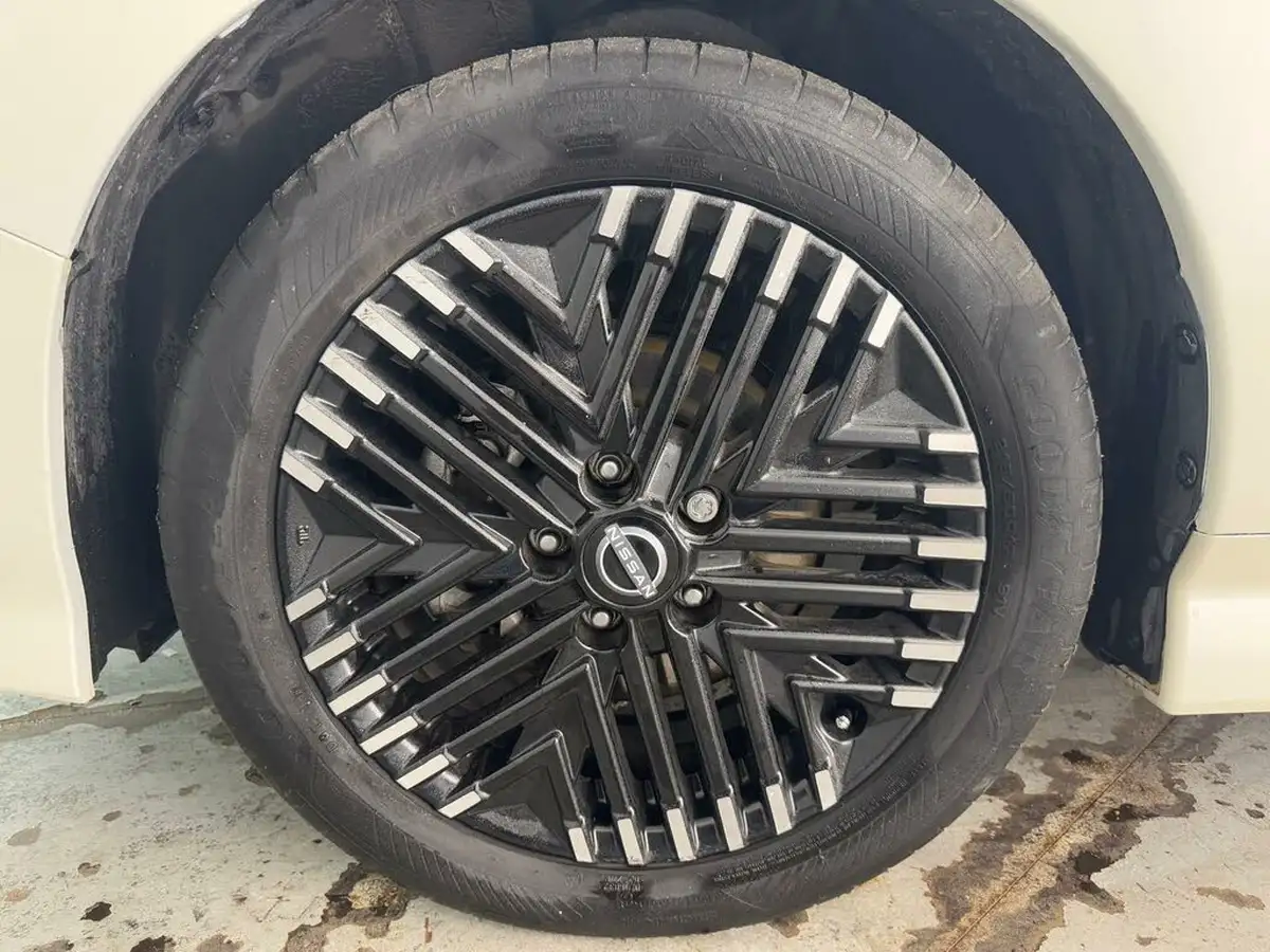 2023-nissan-leaf-e-tekna-39kwh-big-32