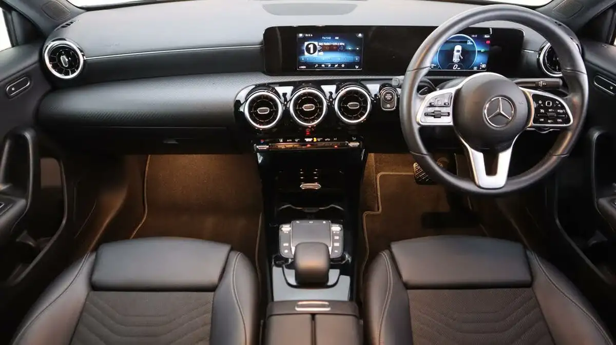 2021-mercedes-benz-a-class-13-a180-se-7g-dct-big-13