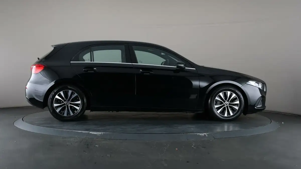 2021-mercedes-benz-a-class-13-a180-se-7g-dct-big-54