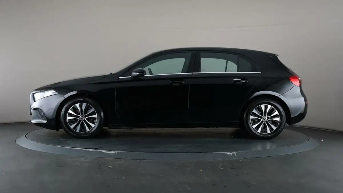 2021-mercedes-benz-a-class-13-a180-se-7g-dct-big-30
