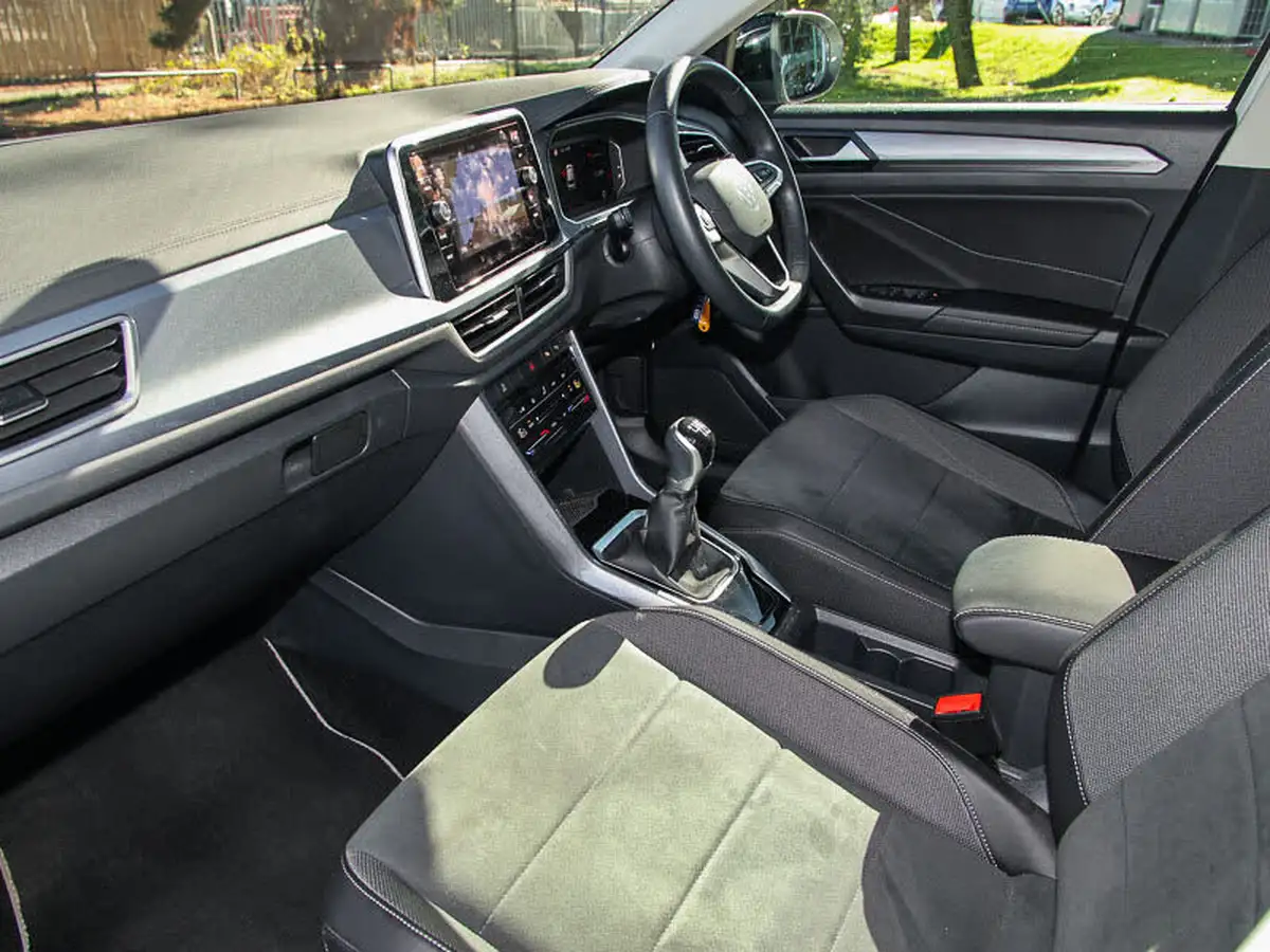 2022-volkswagen-t-roc-15-tsi-style-hatchback-5d-big-4