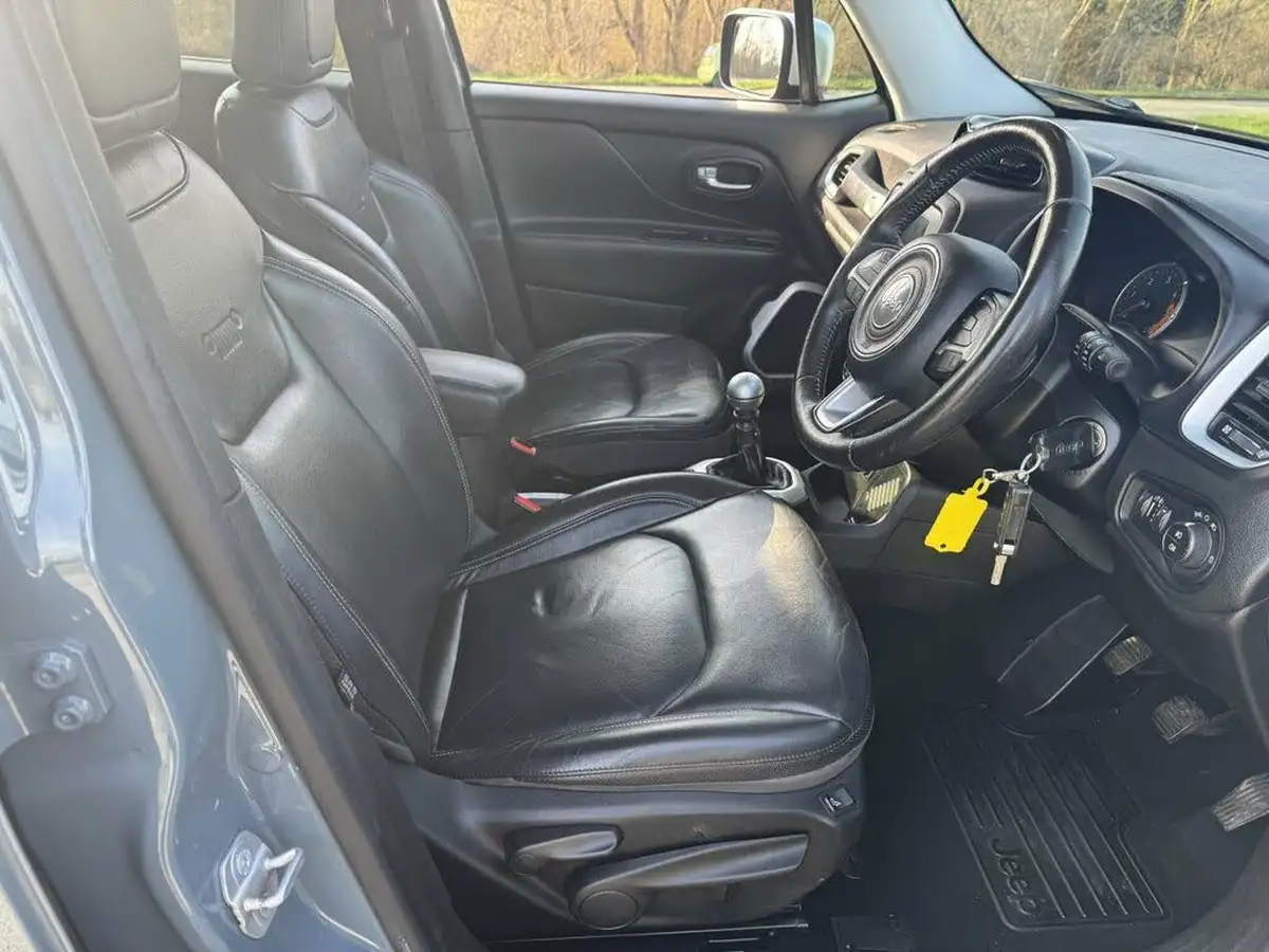 2015-jeep-renegade-16-multijet-ii-limited-ss-big-10