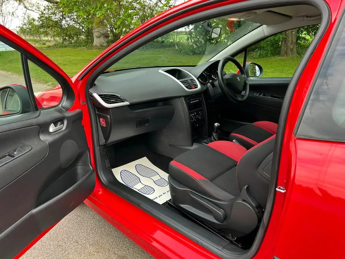 2009-peugeot-207-14-verve-3d-big-10