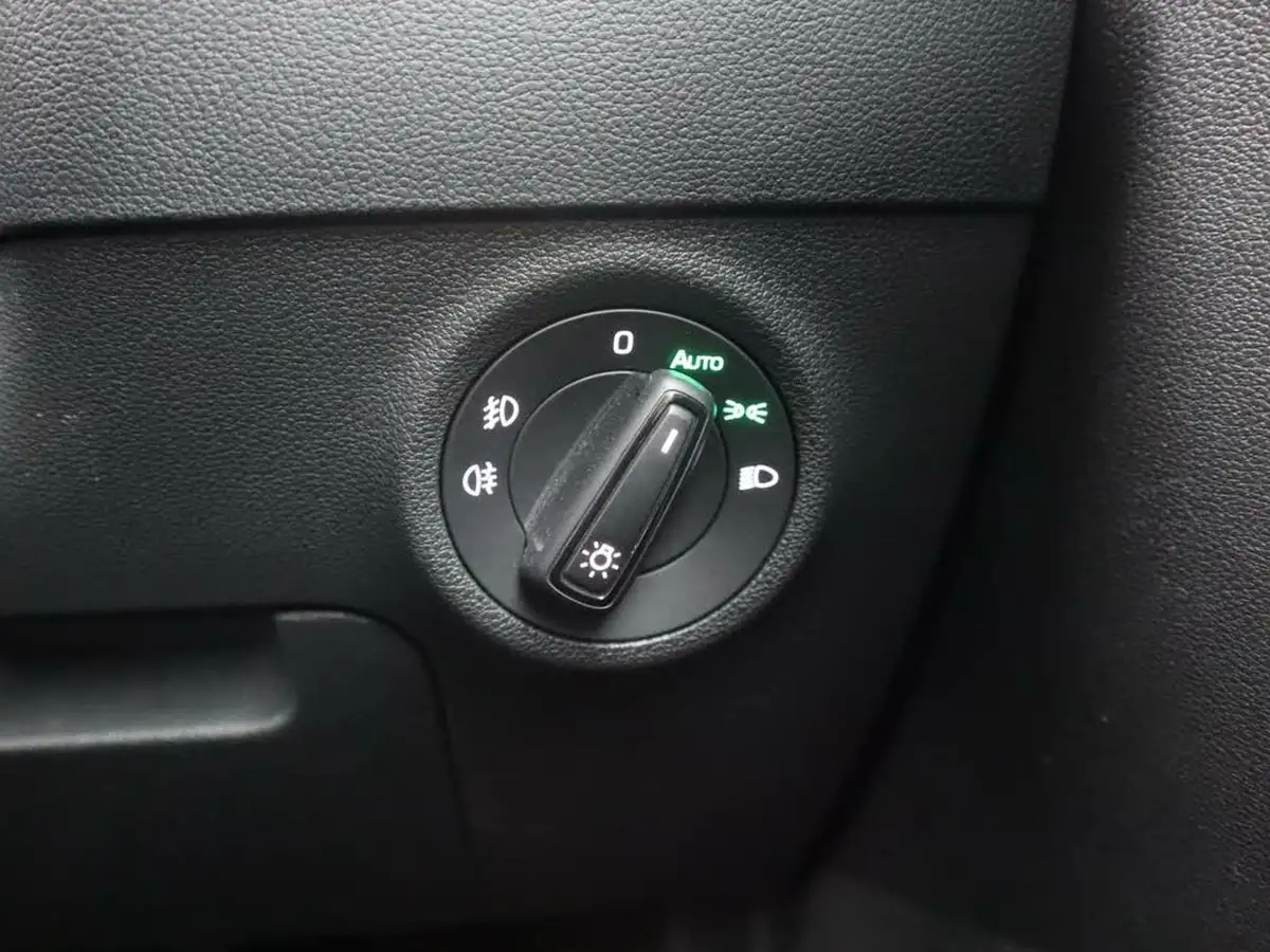 2022-skoda-karoq-15-tsi-se-technology-big-25