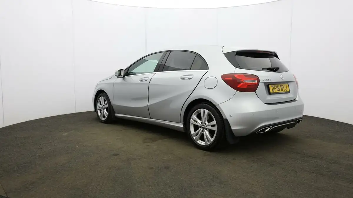 2017-mercedes-benz-a-class-15d-a180d-sport-premiumss-7g-dct-big-44