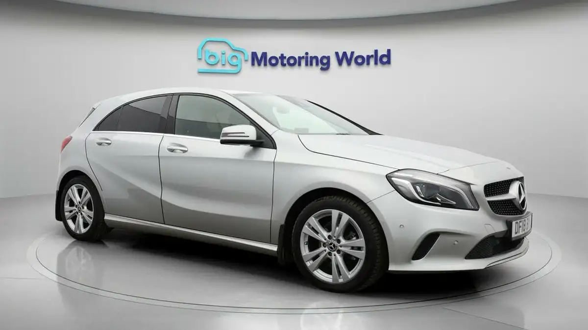 2017-mercedes-benz-a-class-15d-a180d-sport-premiumss-7g-dct-big-0