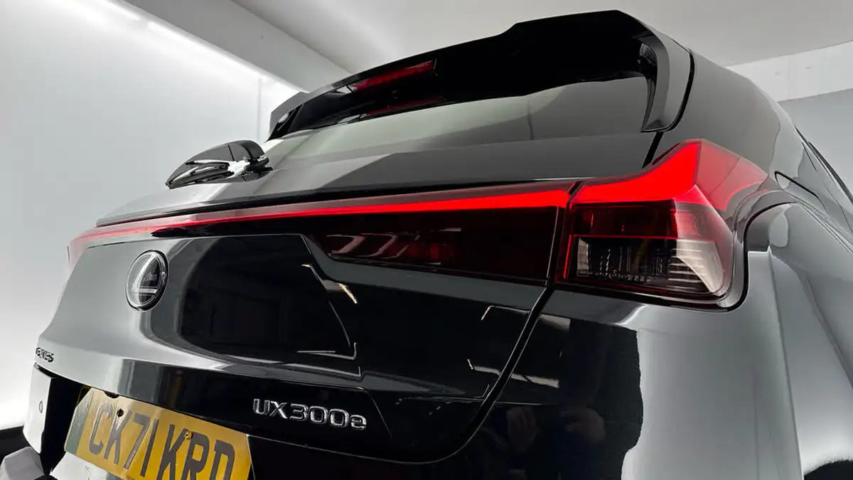 2022-lexus-ux-300e-e-ux-201bhp-big-25