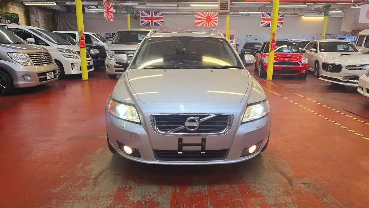 2012-volvo-v50-big-1