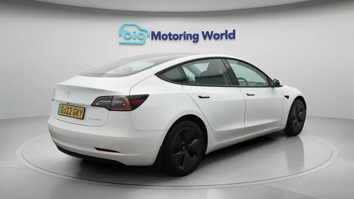2022-tesla-model-3-e-long-range-big-7