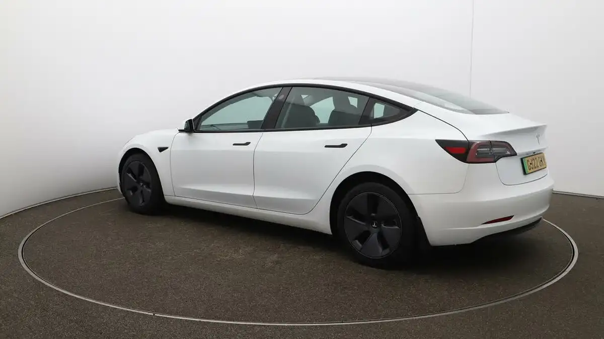 2022-tesla-model-3-e-long-range-big-28