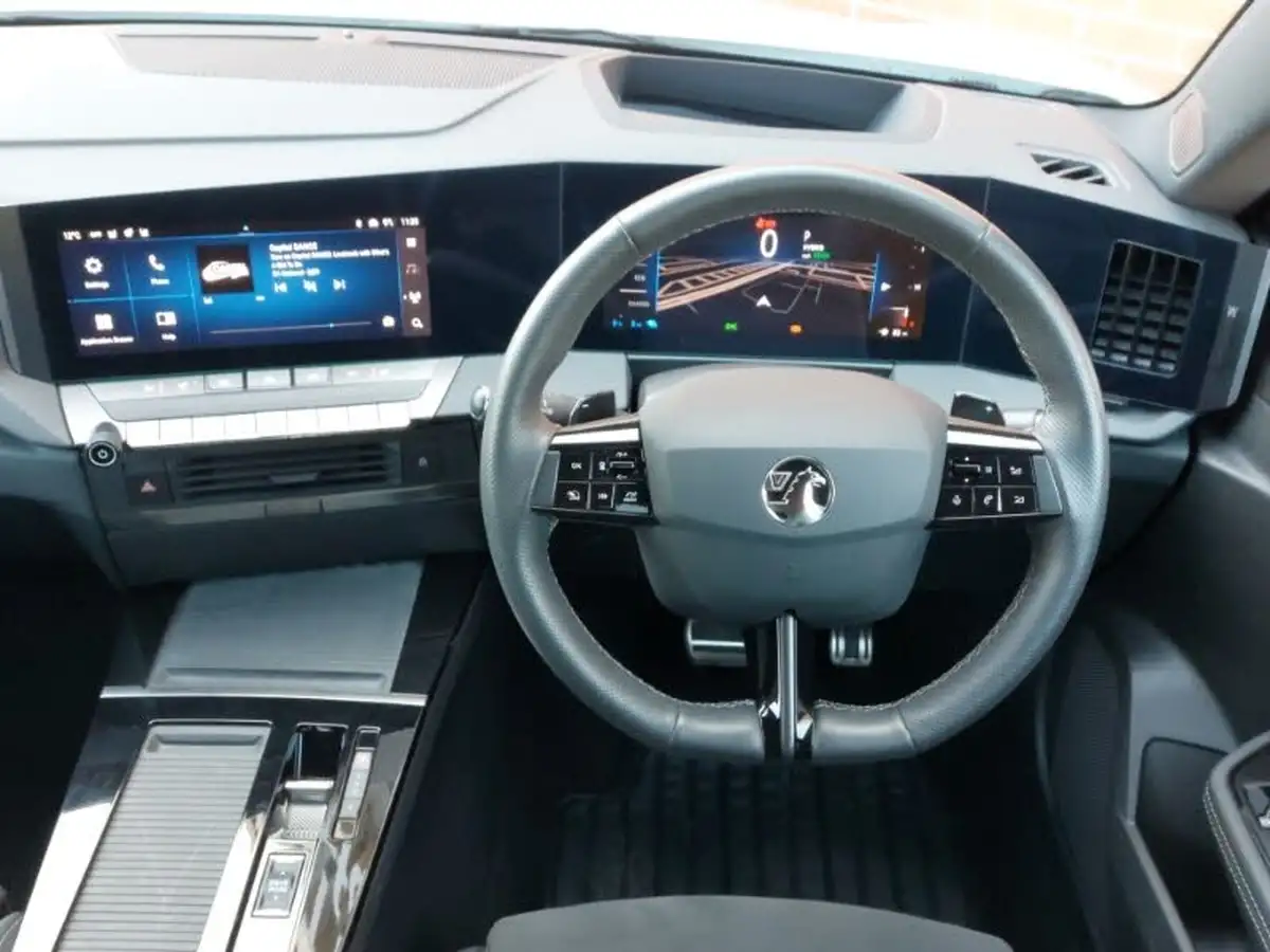 2023-vauxhall-astra-16-gse-225ps-hatchback-big-6