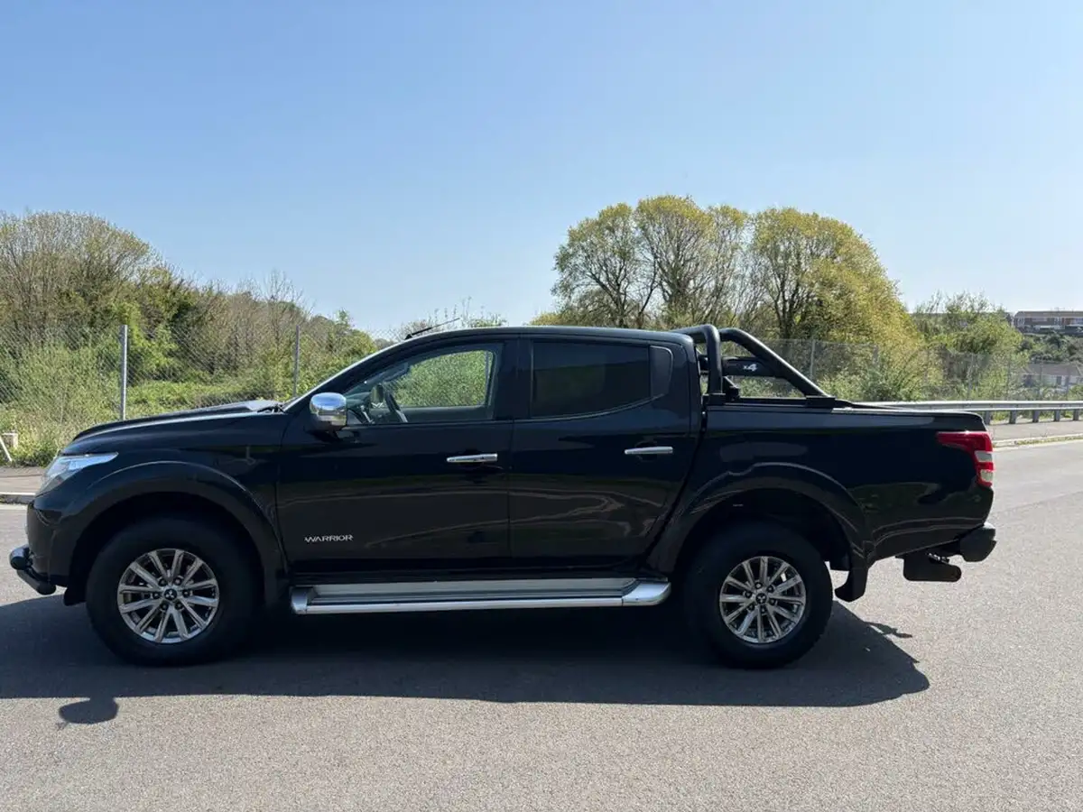 2017-mitsubishi-l200-24di-d-warrior-178bhp-eu6-auto-big-3