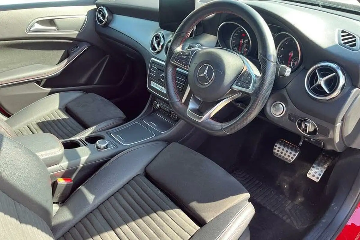 2019-mercedes-benz-gla-class-16-gla-180-amg-line-edition-7g-dct-big-8