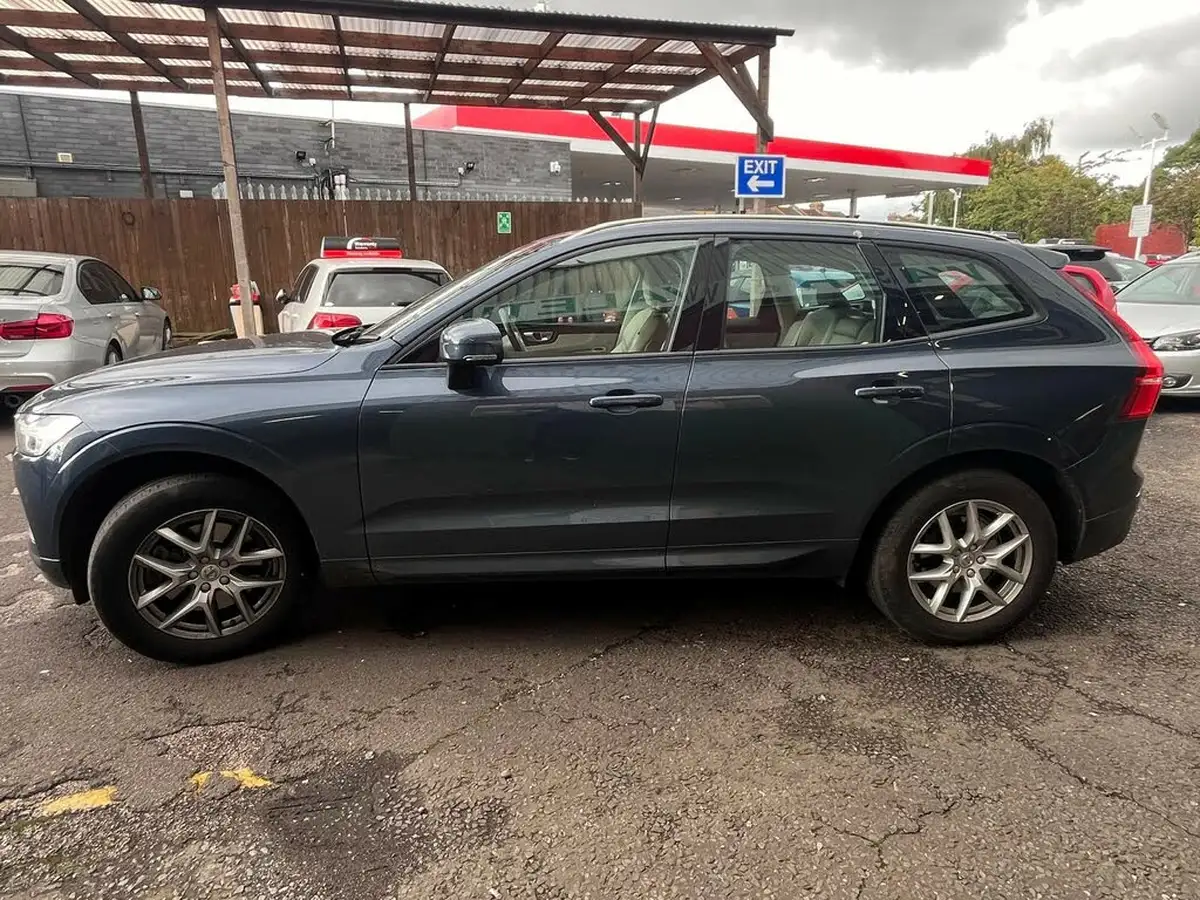 2018-volvo-xc60-20td-d4-momentum-pro-4x4-geartronic-big-2