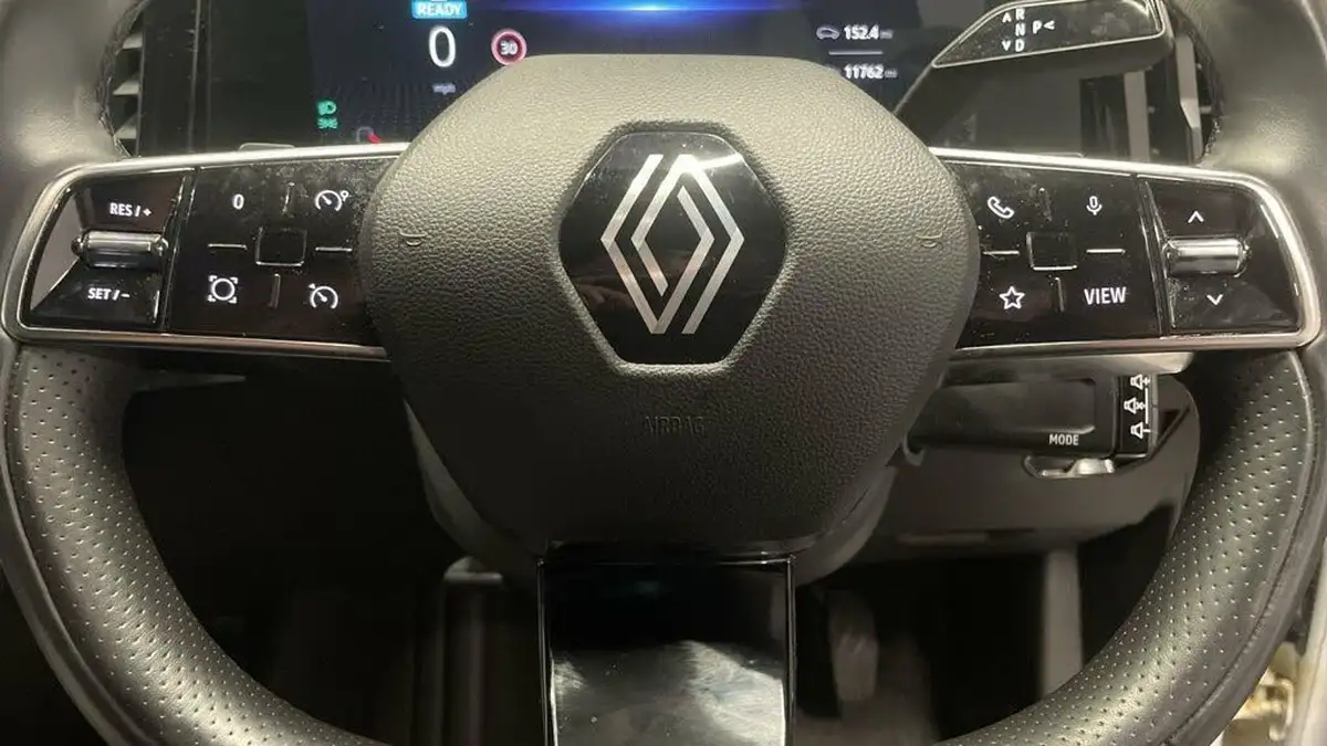 2022-renault-megane-e-tech-e-equilibre-big-19