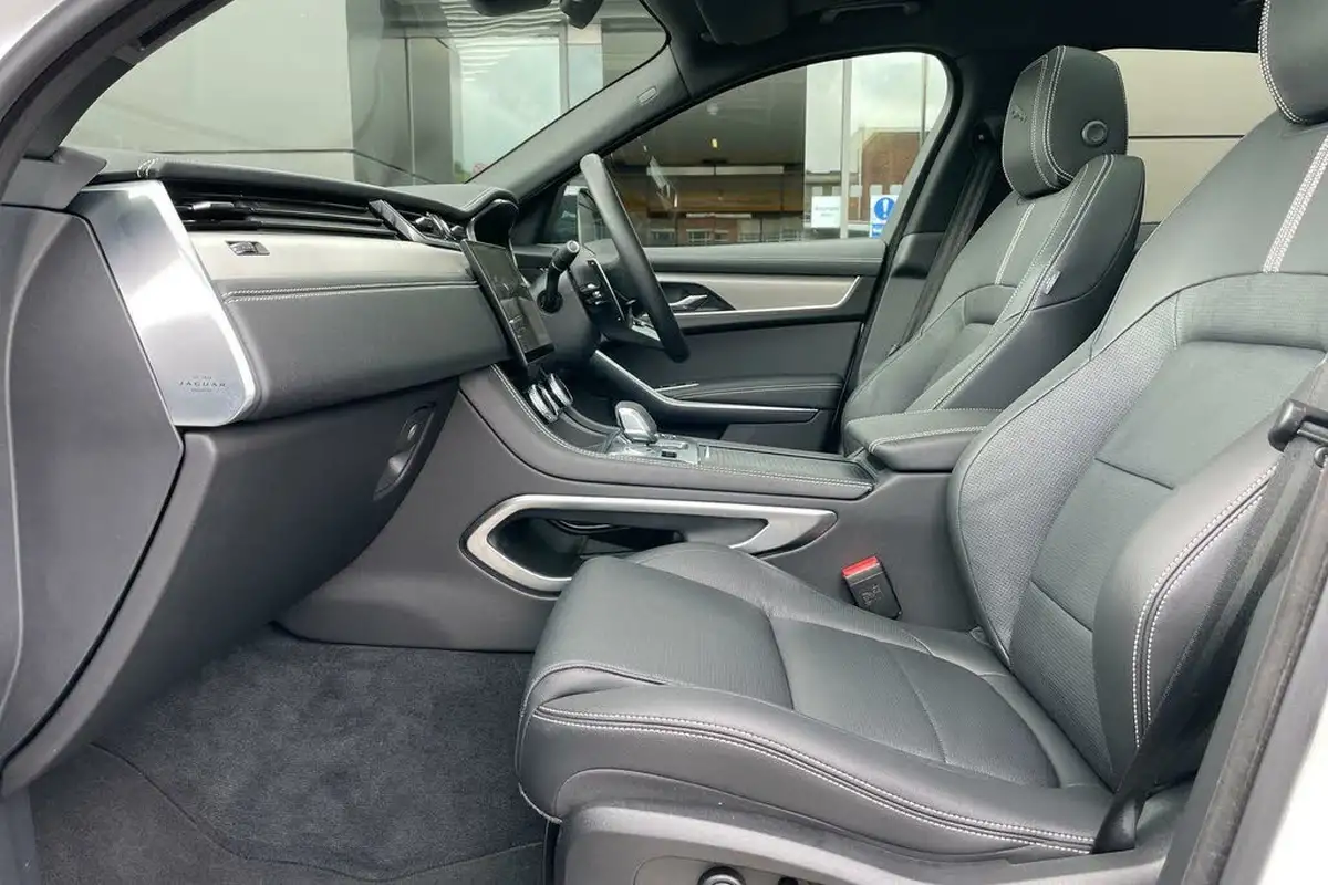 2024-jaguar-f-pace-20-d200-r-dynamic-se-black-90th-anniversary-edition-big-37