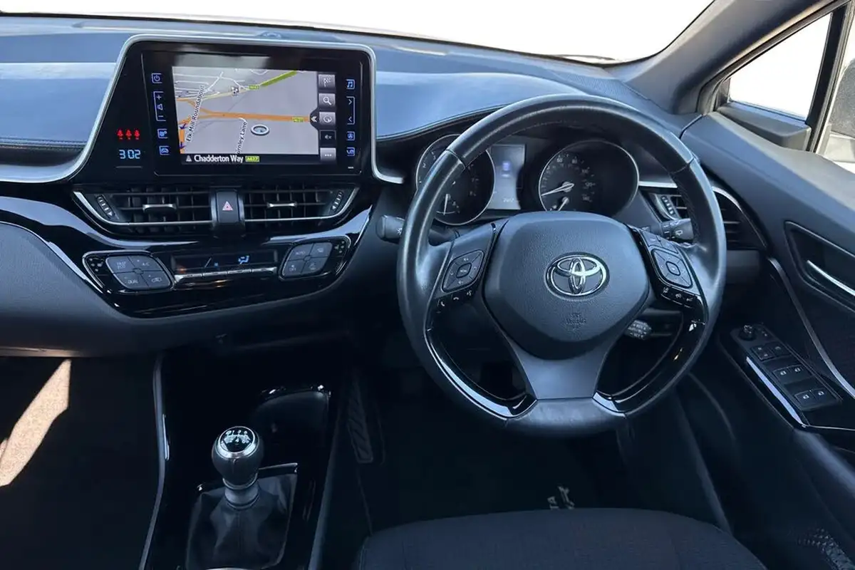 2018-toyota-c-hr-12-dynamic-big-16