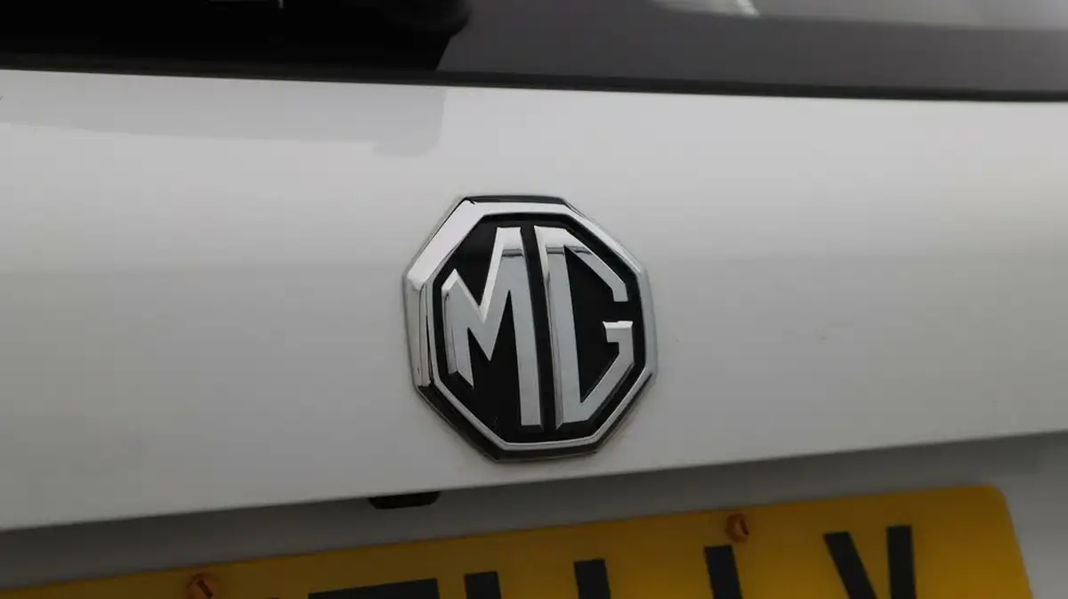 2022-mg-hs-15t-gdi-exclusive-162ps-dct-big-21