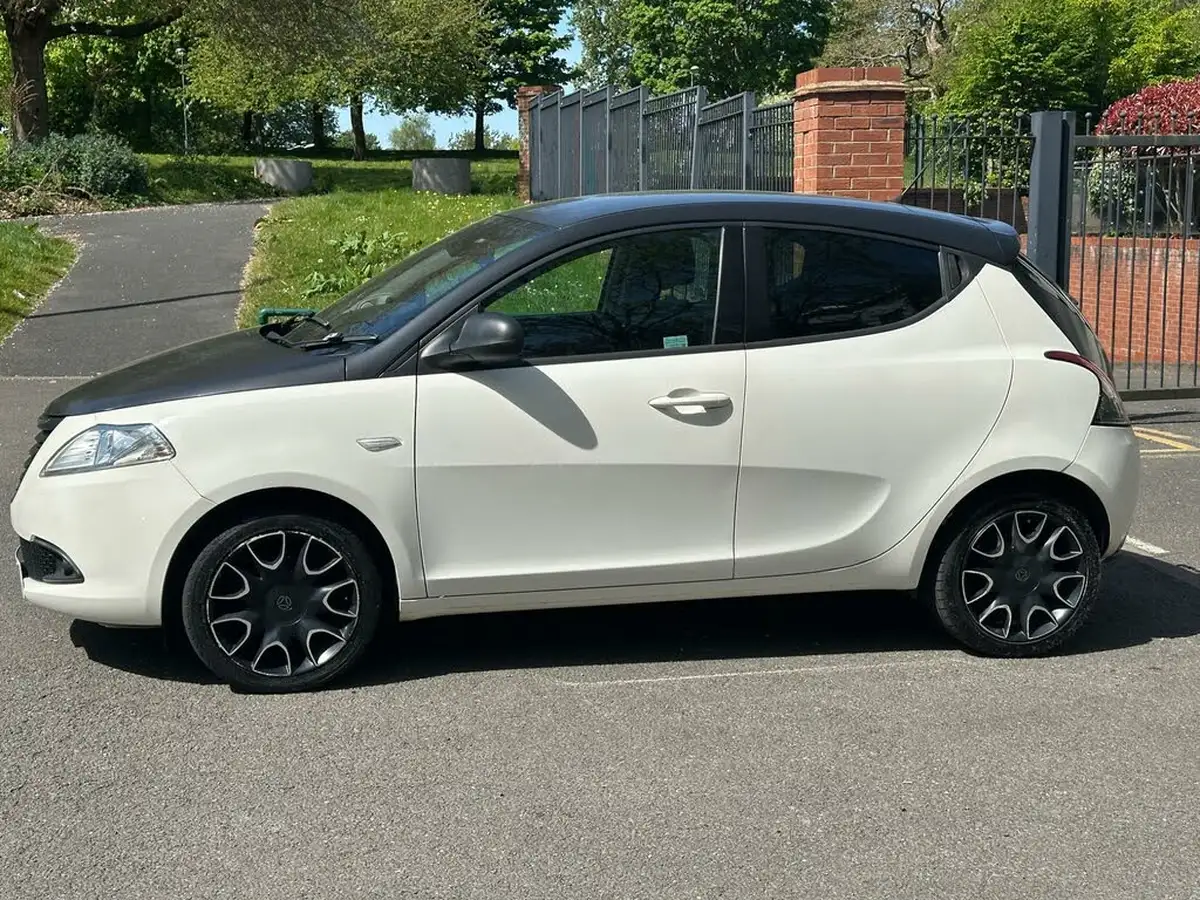 2014-chrysler-ypsilon-12-s-big-10