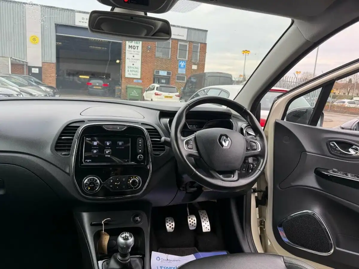 2016-renault-captur-09-signature-nav-big-48