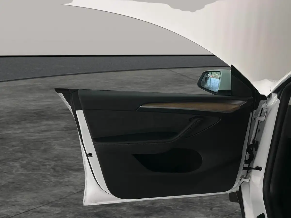 2022-tesla-model-y-e-long-range-big-1