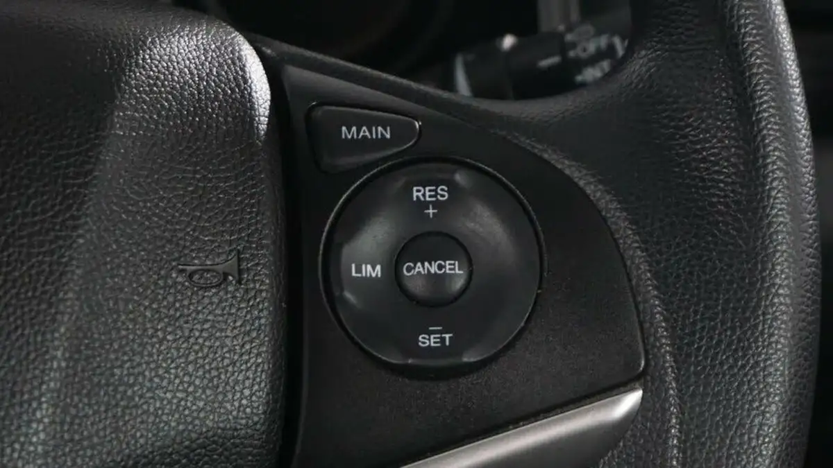 2019-honda-jazz-13-i-vtec-se-big-15