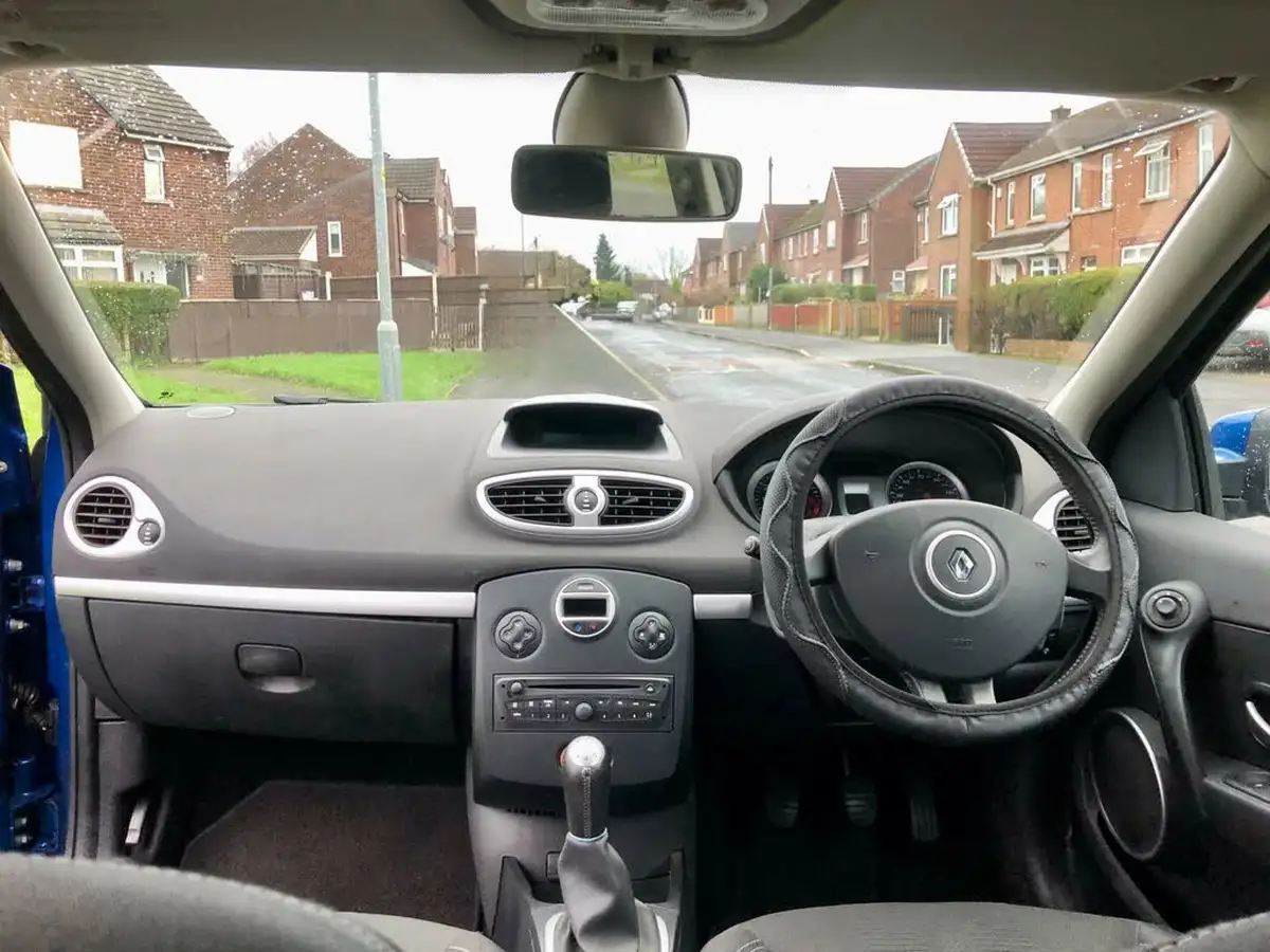 2009-renault-clio-12-dynamique-16v-100-hatchback-5d-big-10