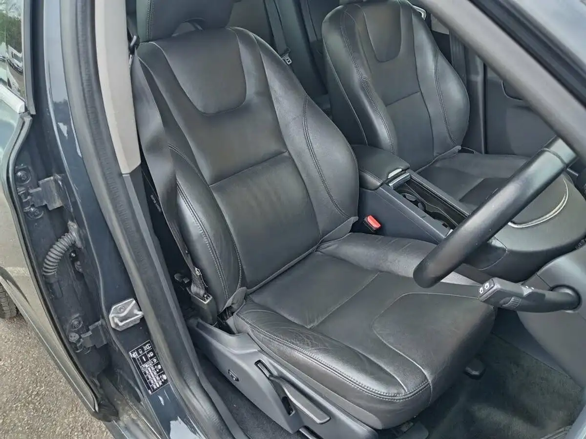 2016-volvo-xc60-20td-d4-se-geartronic-big-3