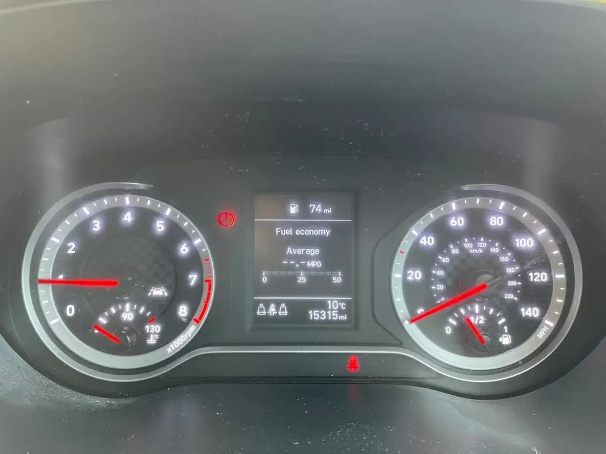 2022-hyundai-i10-10-premium-big-13