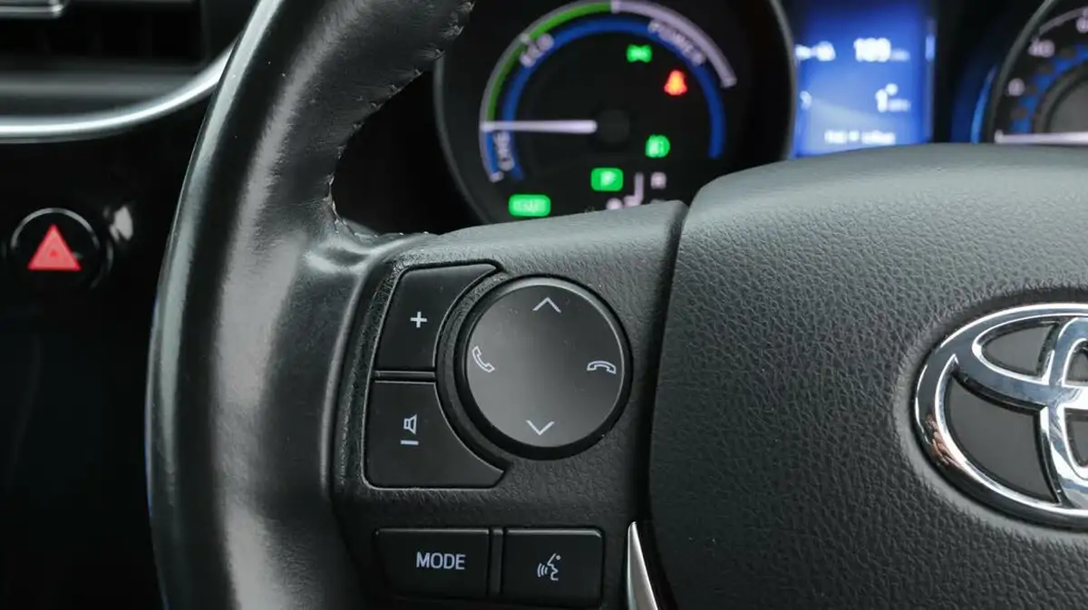2018-toyota-auris-18-vvt-i-hsd-icon-tech-hatchback-big-23