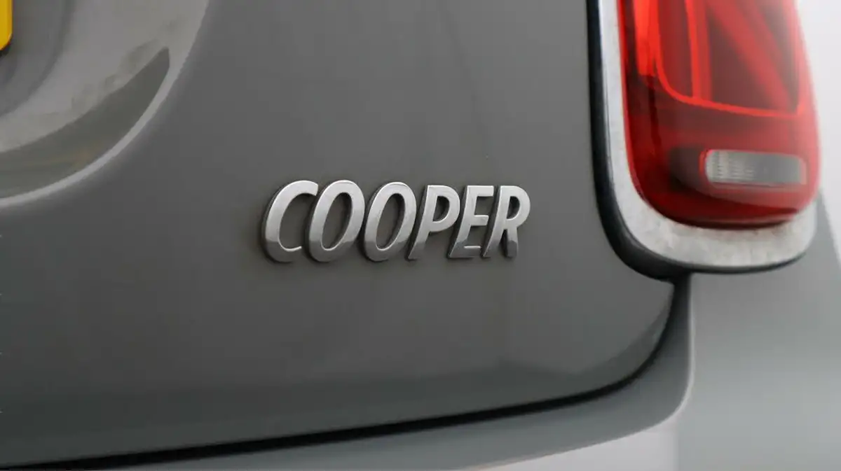2022-mini-cooper-15-cooper-classic-hatchback-5d-big-21