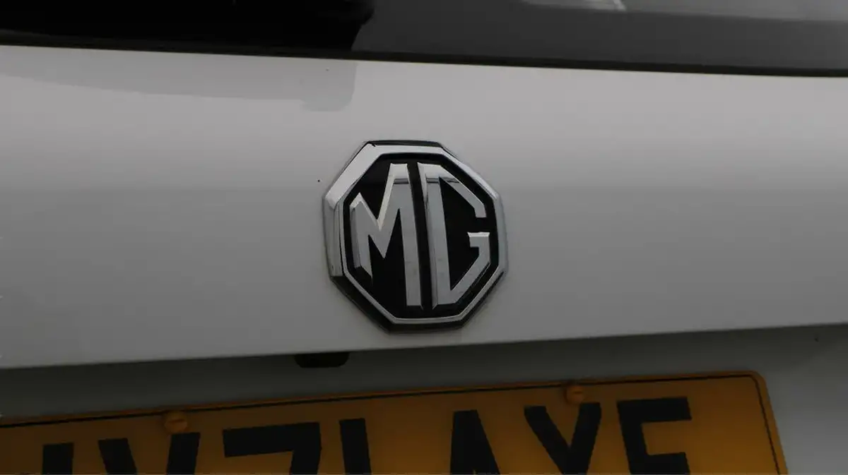 2022-mg-hs-15t-gdi-exclusive-162ps-dct-big-22