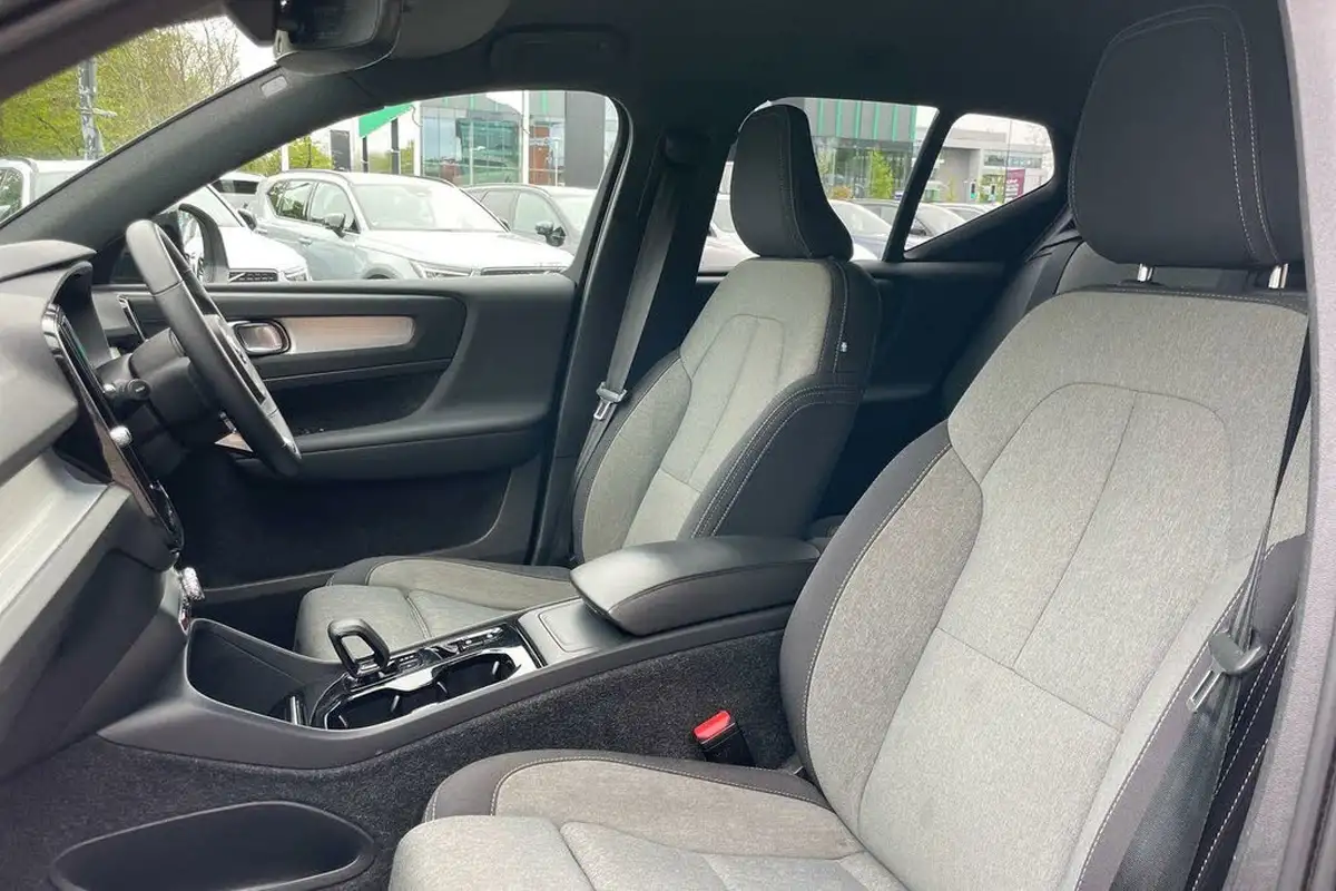 2022-volvo-xc40-20-b3-plus-big-26