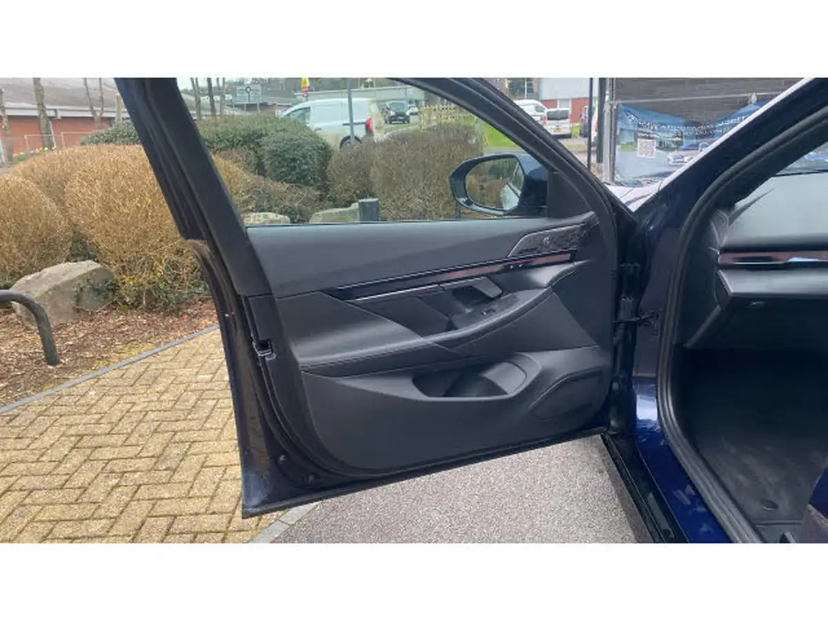 2024-bmw-5-series-e-i5-edrive40-m-sport-saloon-4d-big-31