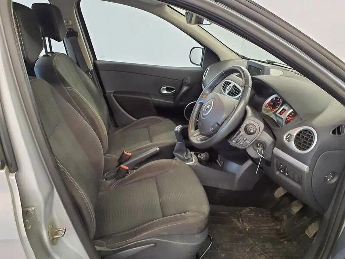 2011-renault-clio-15td-dynamique-tom-tom-15dci-fap-hatchback-5d-big-7