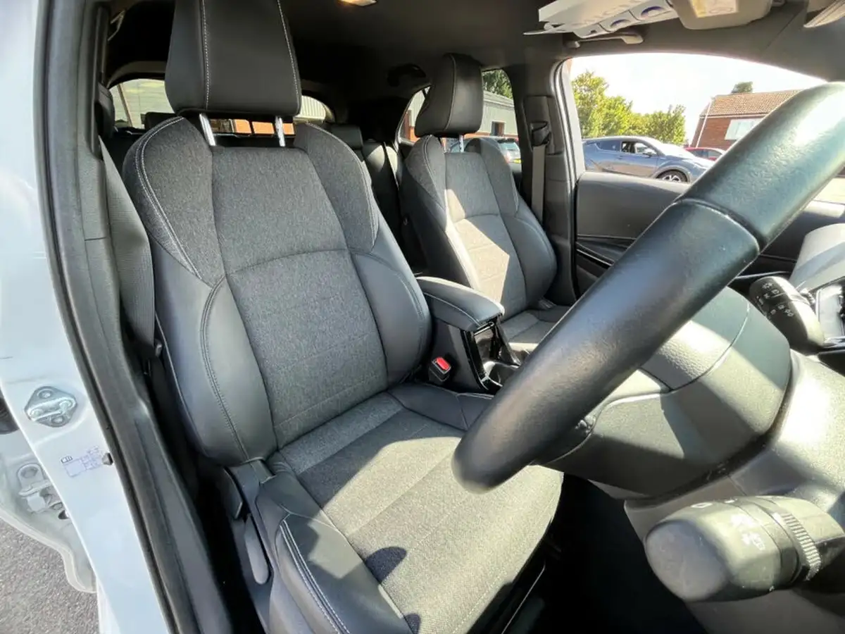 2021-toyota-corolla-18-vvt-i-design-trk-hatchback-5d-big-55