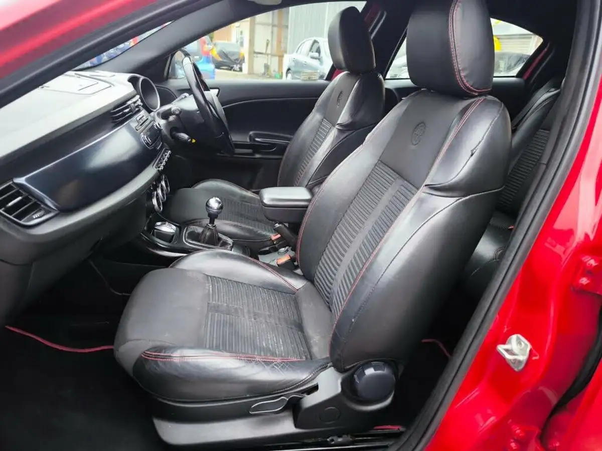 2010-alfa-romeo-giulietta-20td-veloce-big-15