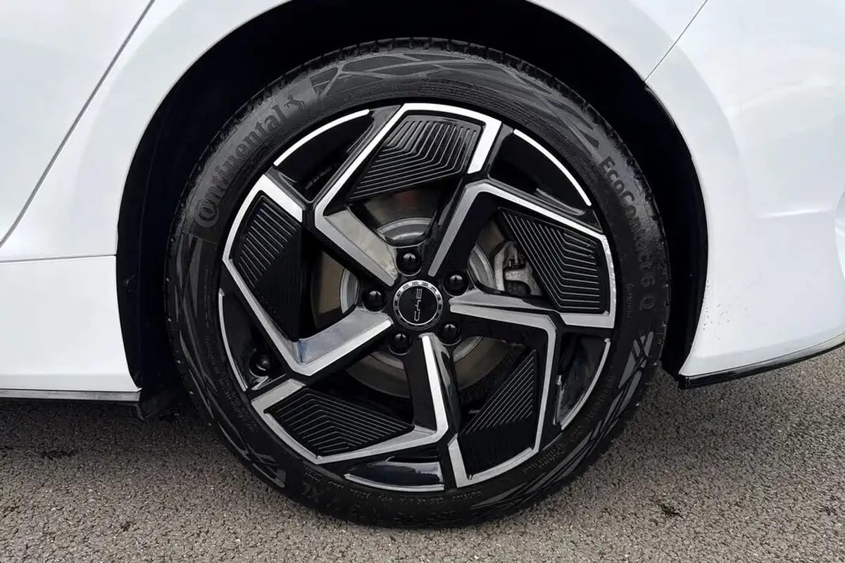 2025-byd-seal-e-design-big-21