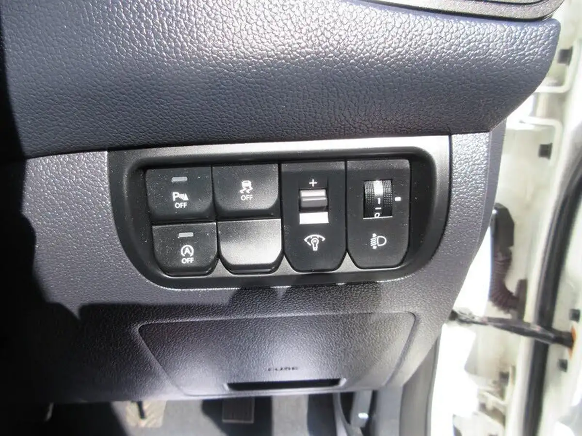 2014-kia-rio-14-3-isg-5d-big-23